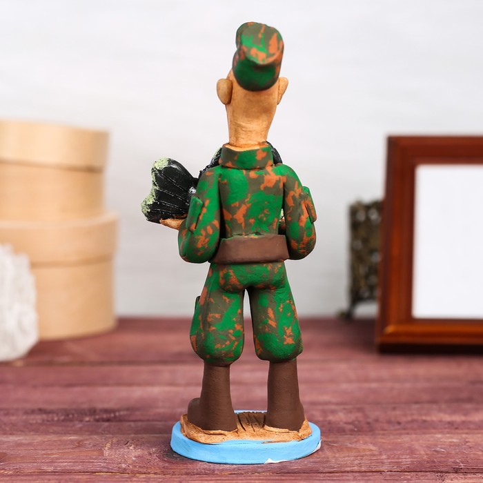 Статуэтка "Рыбак с карпом"