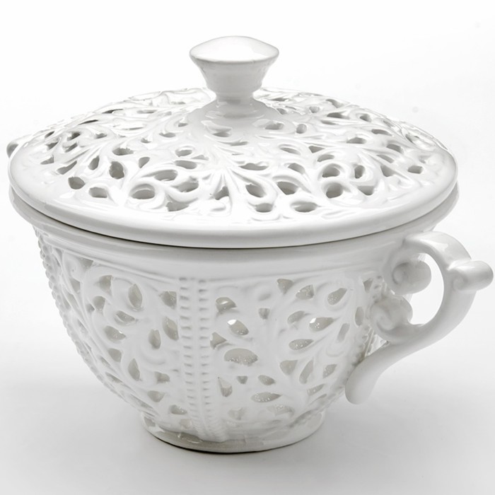 Ваза ажурная с крышкой