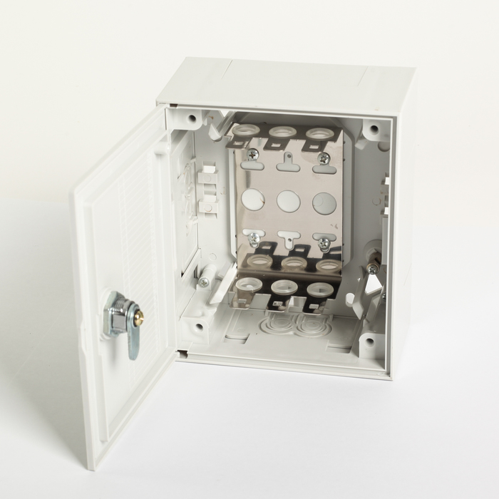 Коробка монтажная Rexant 04-0131, под 3 плинта, с замком