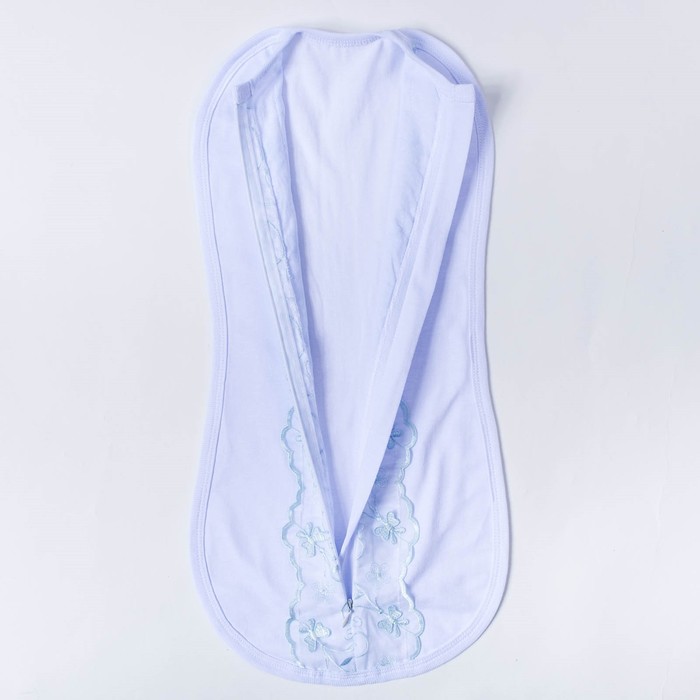 Комплект из нарядной пелёнки-кокона и чепчика, рост 50-56 см, цвет белый с голубым кружевом, кулирка, 160 г/м2