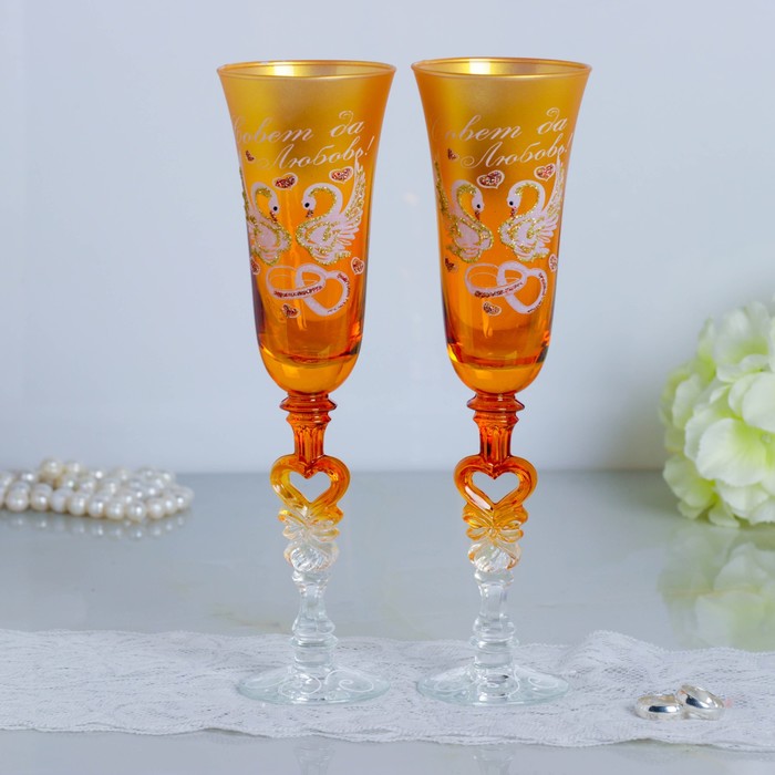 Набор свадебных бокалов 2 шт. с росписью «Совет да любовь» цвет золотой, с серцем на ножке