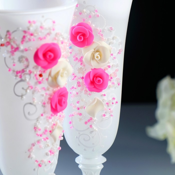 Набор свадебных бокалов 2 шт с лепниной «Роза»,цвет бело-розовый