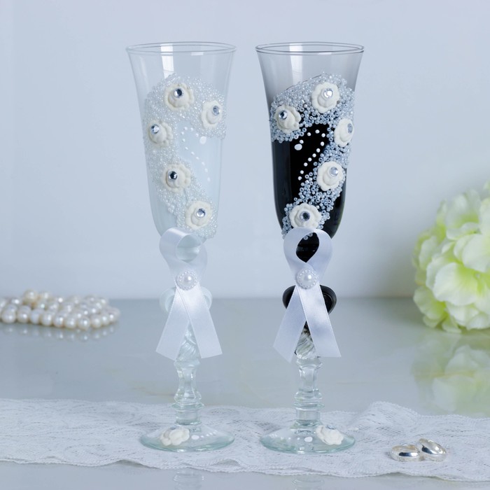 Набор свадебных бокалов 2 шт с лепниной, стразами,цвет черно-белый