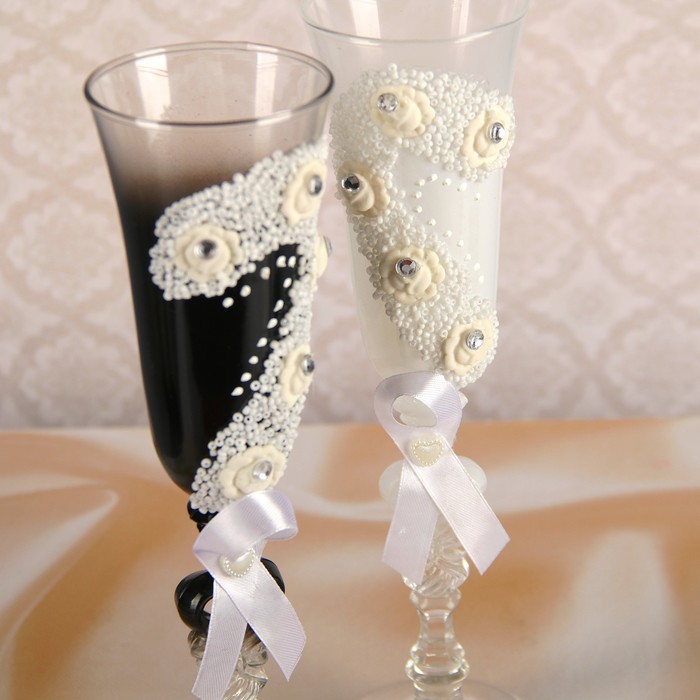 Набор свадебных бокалов 2 шт с лепниной, стразами,цвет черно-белый