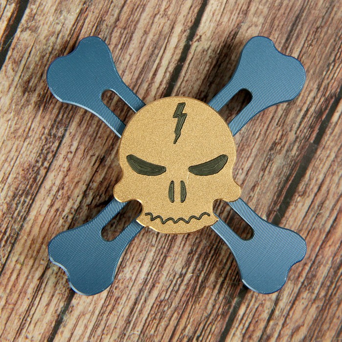 Спиннер "Череп на костях", сине-желтый, 6*6 см