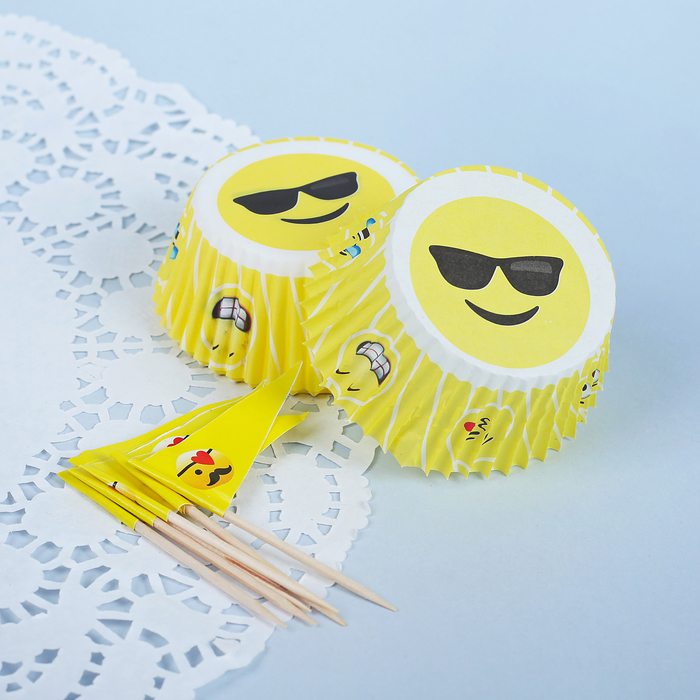 Украшение для кексов "Смайлики", набор 24 формочки, 24 шпажки