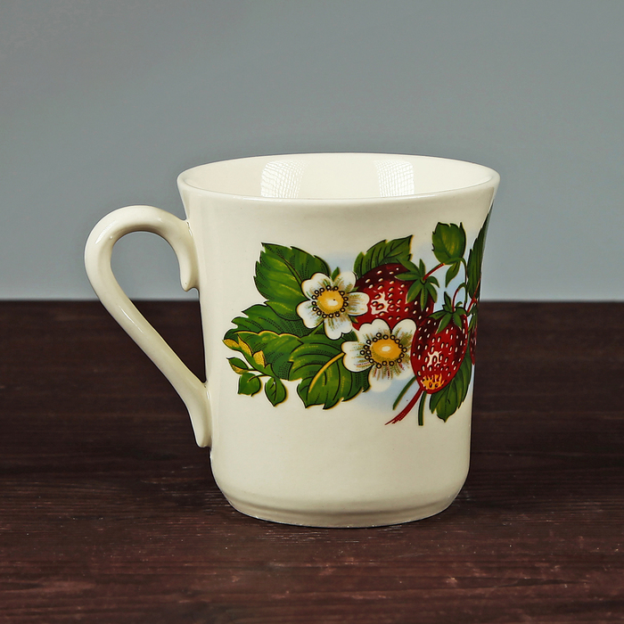 Кружка 0,25 л "Верона" земляника, деколь
