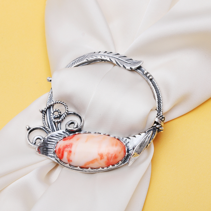 Зажим для платка птица "Коралл оранжевый" в посеребрении