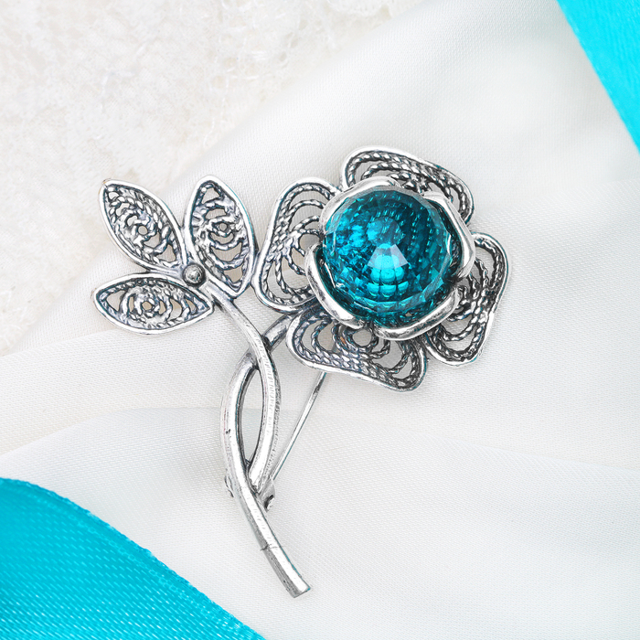 Брошь "Четырёхлистик" в посеребрении, цвет голубой 10022-309