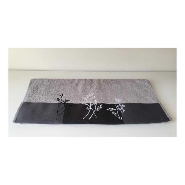 Махровое полотенце с вышивкой "FLORA", размер 70х140 см, цвет светло-серый