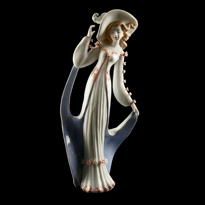Сувенир «Девушка», 16×9×38 см, фарфор