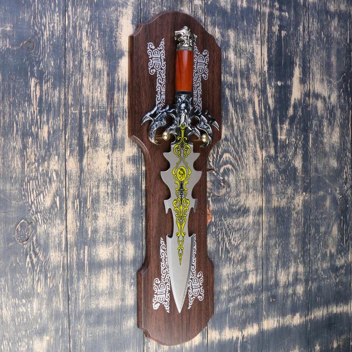 фото Сувенирный меч на планшете, резное лезвие с рисунком, когти орла на рукояти, клинок 41 см