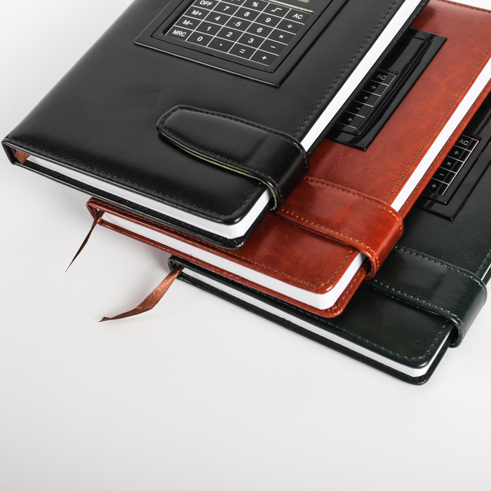 Ежедневник недат А5 140л кл с хлястиком Универсальный ляссе,с калькулятором МИКС