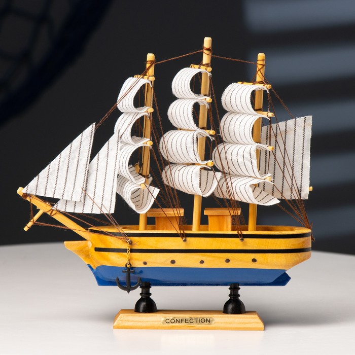 Корабль сувенирный малый «Адмирал Грейг», сувенирный рог малый с латунью и гравировкой