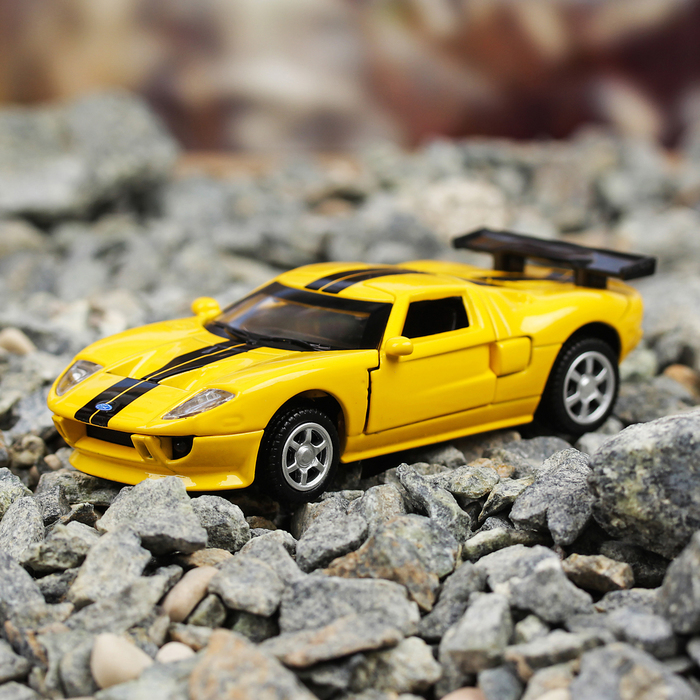 Машина металлическая Ford GT, масштаб 1:40, открываются двери, инерция, желтая