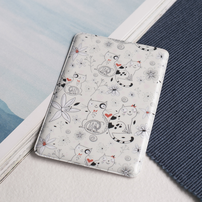 Обложка для проездного билета "Коты на белом"