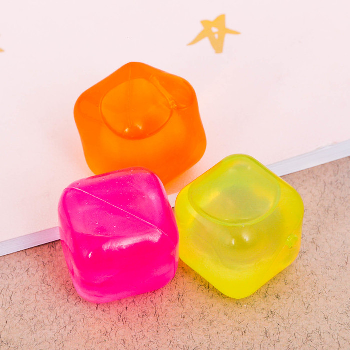 Стакан с кубиками для охлаждения "Сочного настроения", 500 мл