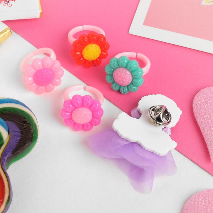 Набор детский "Выбражулька" 5 предметов: брошь, 4 кольца, куколка, цвет МИКС