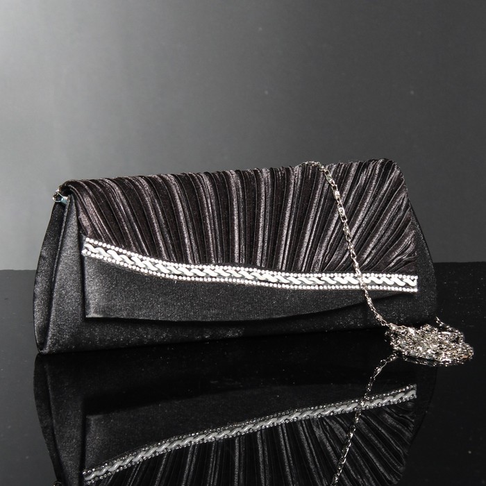 Клатч женский на магните, 1 отдел, длинная цепочка, цвет чёрный