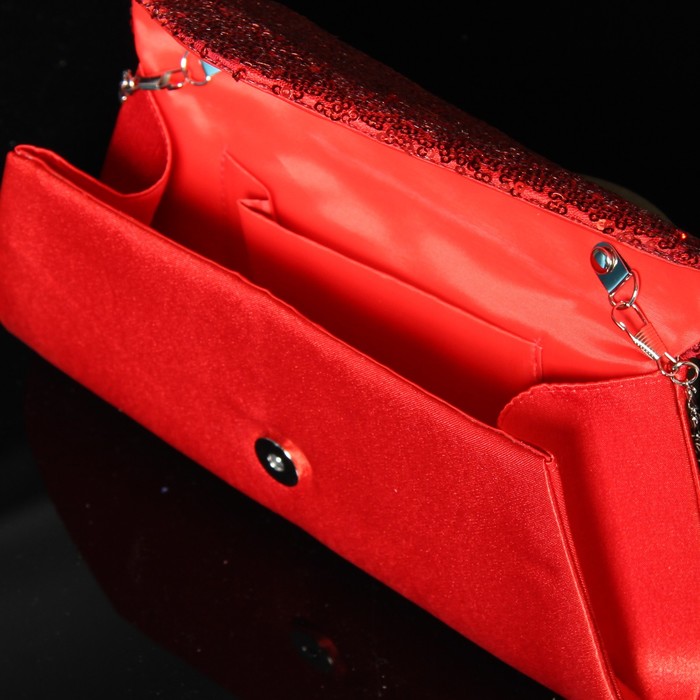 Клатч женский на магните, 1 отдел, длинная цепочка, цвет красный
