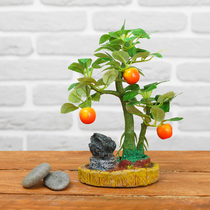 Бонсай с ягодкой и листочками в каменной клумбе 10,5*17 см