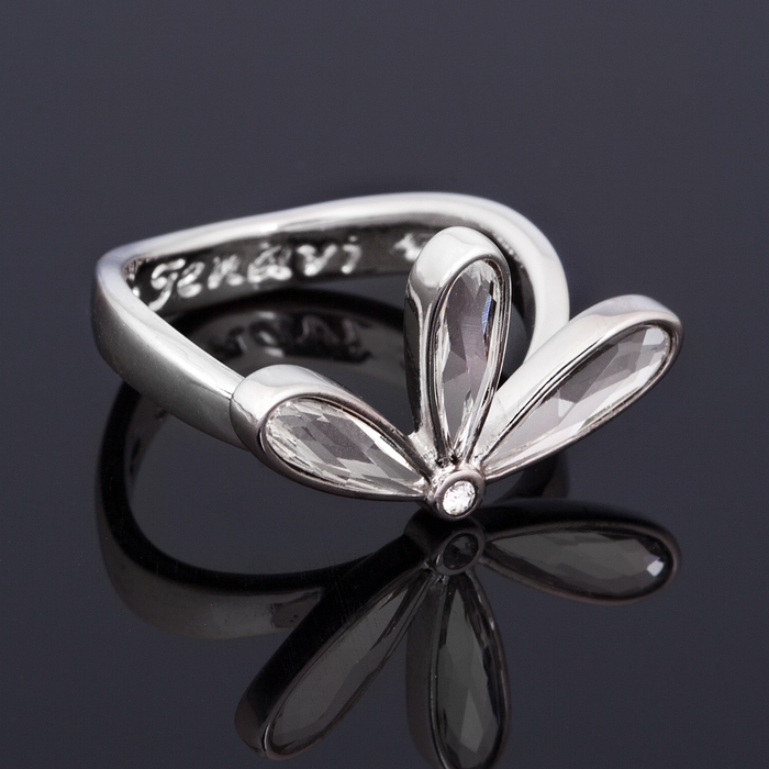 Кольцо "Ардея", цвет белый в серебре, размер 17