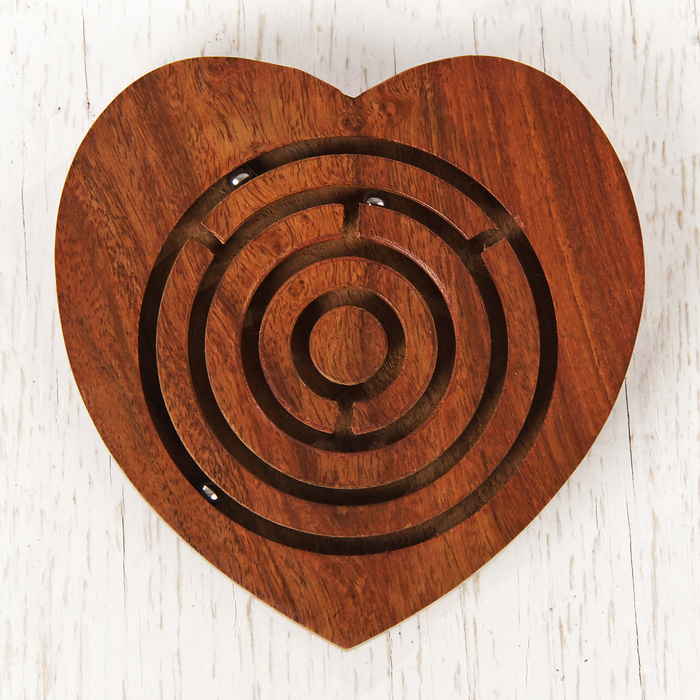 Головоломка "Лабиринт - сердце" дерево 10х10х1 см