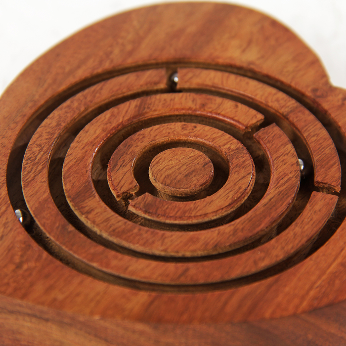 Головоломка "Лабиринт - сердце" дерево 10х10х1 см