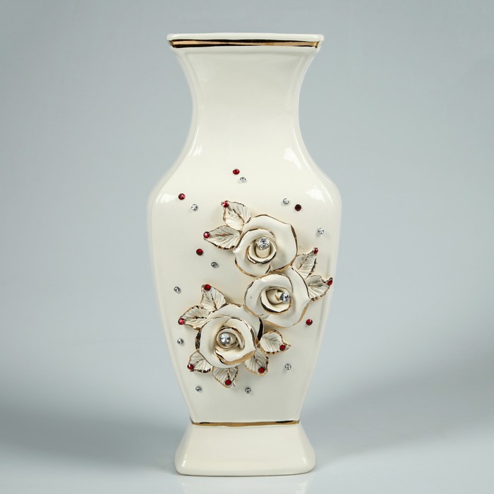 Ваза "Ника" белая, лепка, камни