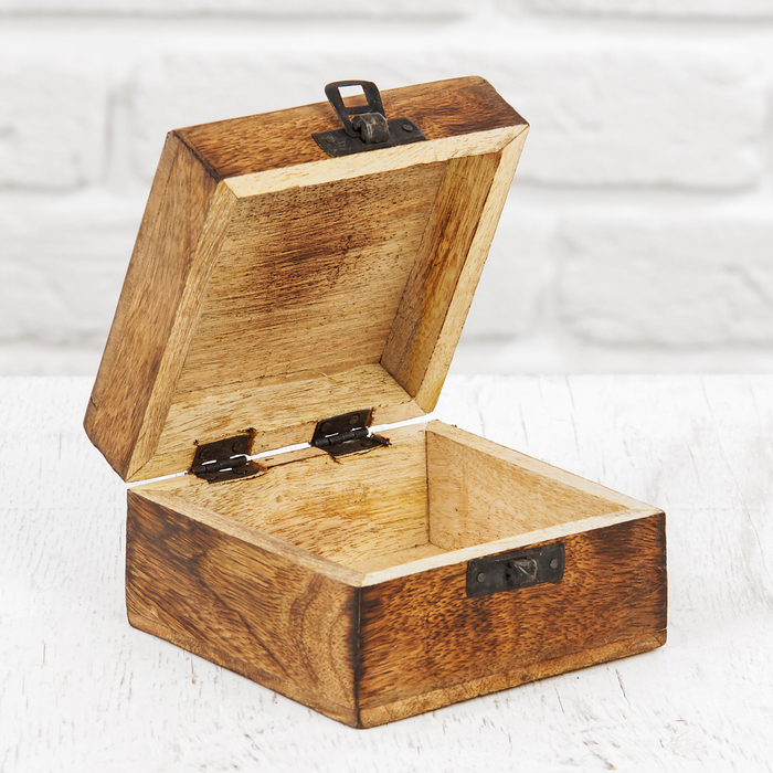 Шкатулка дерево "Узор" 10х10х6 см