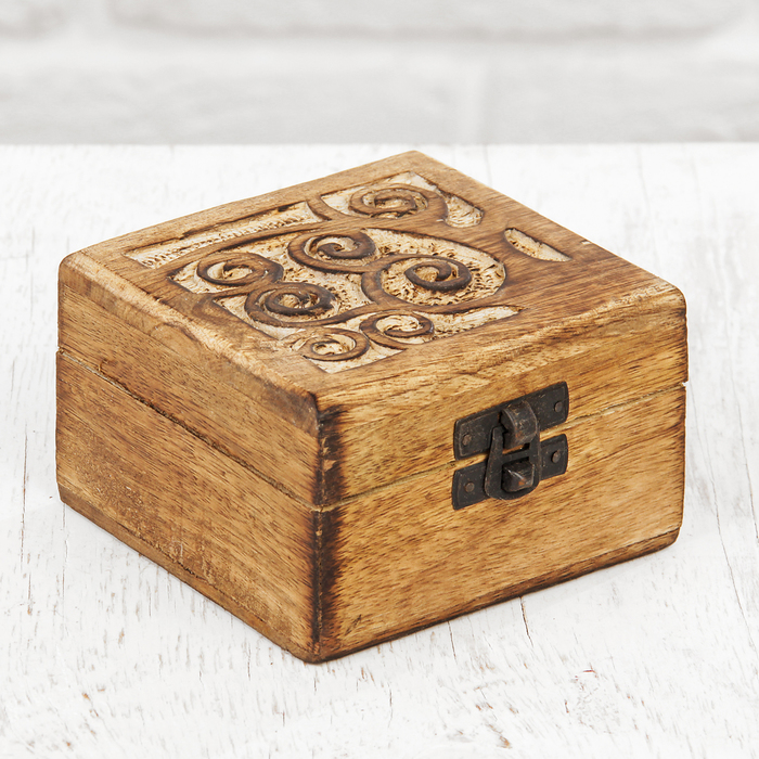 Шкатулка дерево "Прекрасное дерево" 10х10х6 см