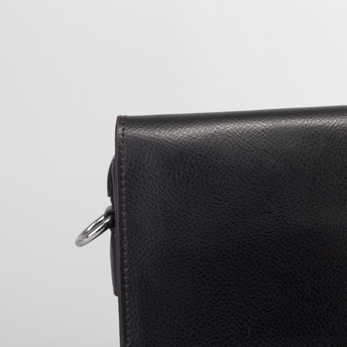 Планшет мужской, 3 отдела на молнии, 2 наружных кармана, длинный ремень, цвет коричневый