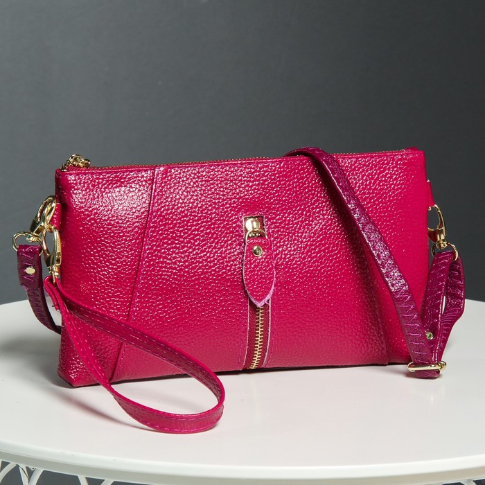 Клатч женский на молнии, 1 отдел с перегородкой, 2 наружных кармана, длинный ремень, цвет малиновый