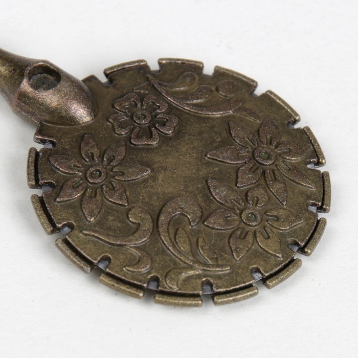 Приспособление для обрезки нитей с подвесом, 4,5*3см