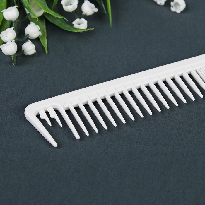 Набор расчёсок, 6 предметов в чехле, цвет белый
