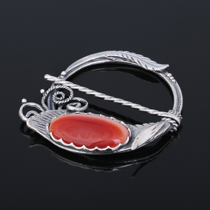 Зажим для платка, перо "Сердолик" в посеребрении 10030-19