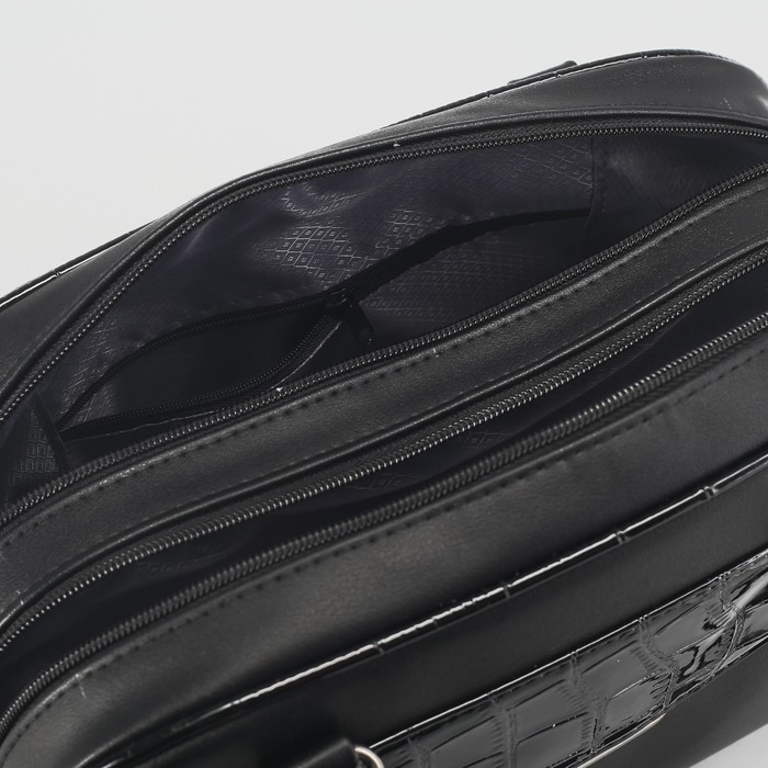 Сумка женская, 2 отдела на молниях, наружный карман, регулируемый ремень, крокодил чёрный