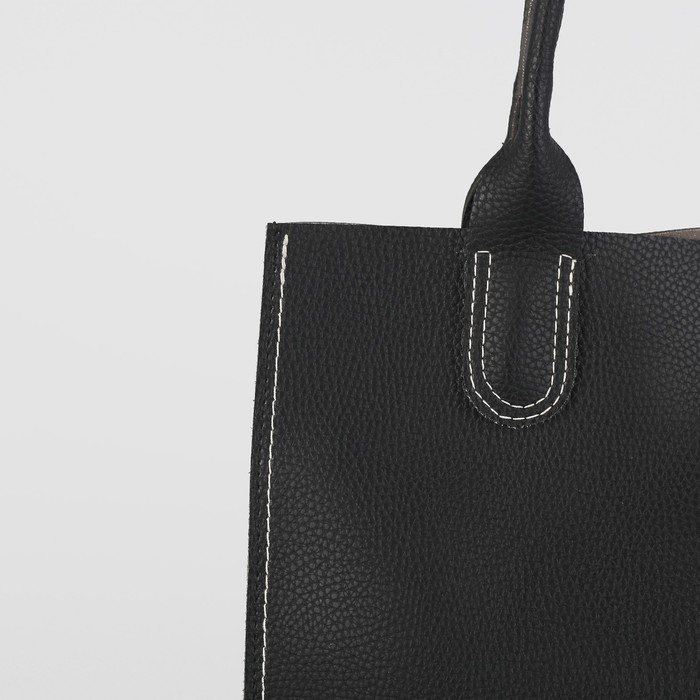 Сумка женская, отдел на молнии, длинный ремень, цвет чёрный