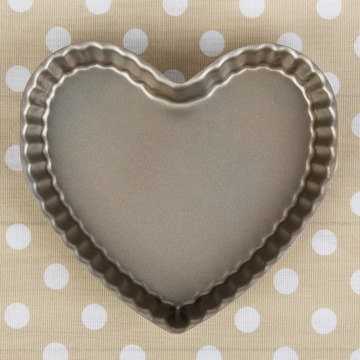 Форма для выпечки 23х3,5 см "Рифленое сердце", антипригарное покрытие