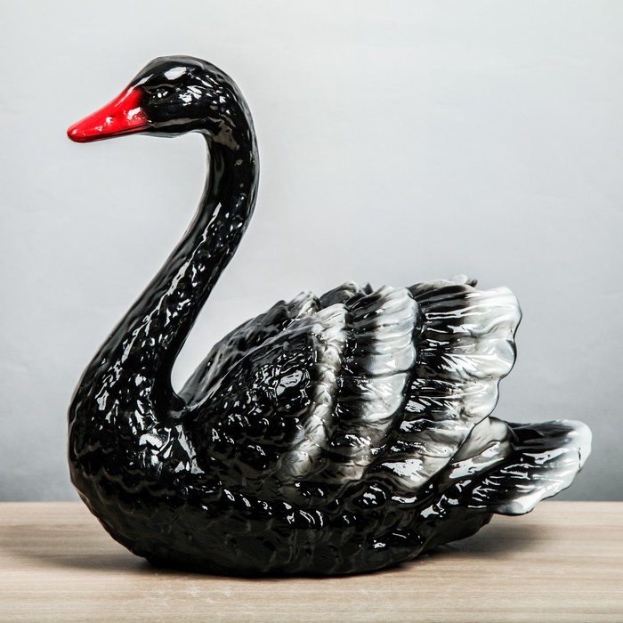 Садовая фигура "Лебедь" чёрный