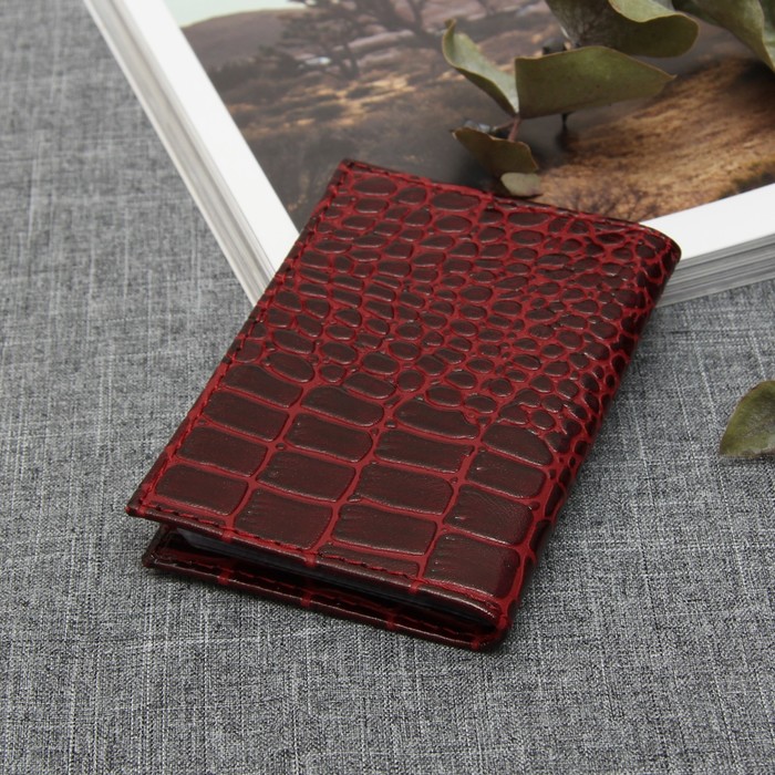 Визитница вертикальная, 1 ряд, 18 карт, крокодил, цвет винный