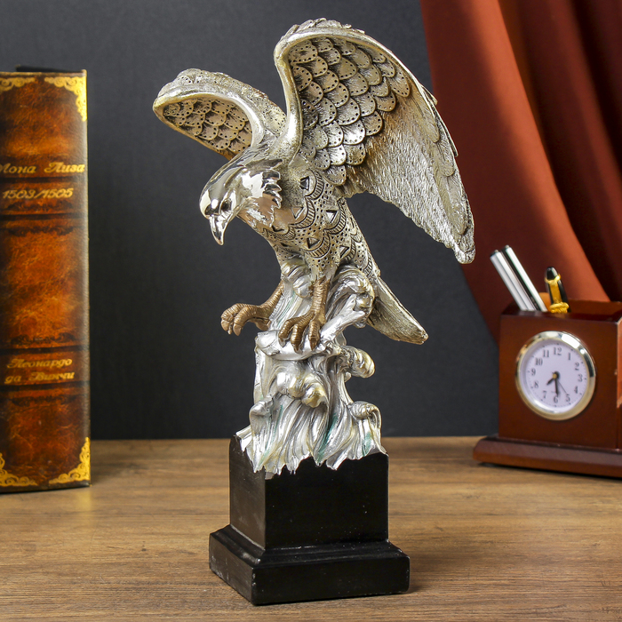 Сувенир полистоун "Орёл на камне серебристо-золотой" 31,5х16,2х14,2 см