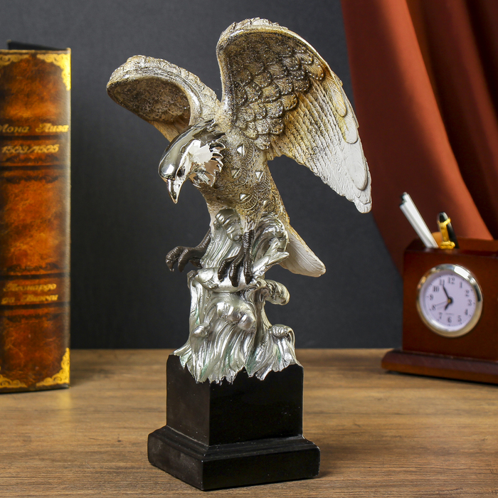 Сувенир полистоун "Орёл на скале песочный" 31,5х16,2х14,2 см