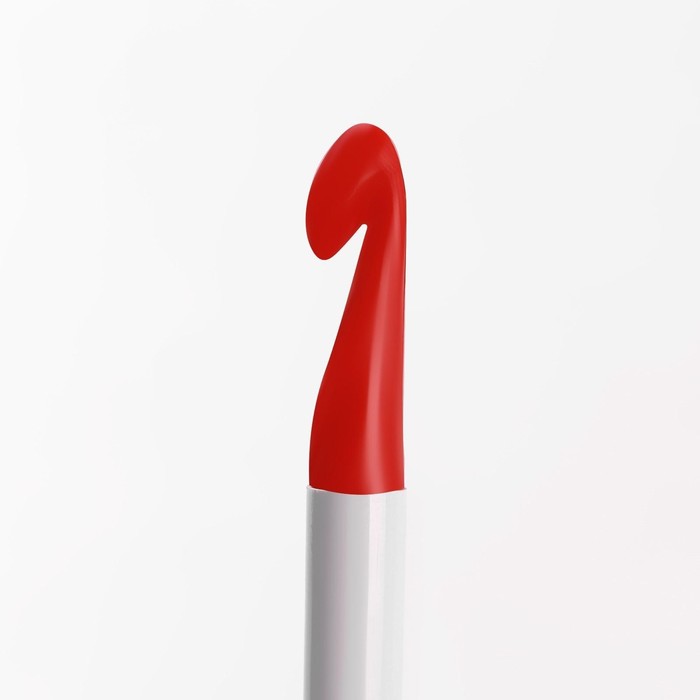 Крючок для вязания, d = 8 мм, 16 см, цвет белый/красный
