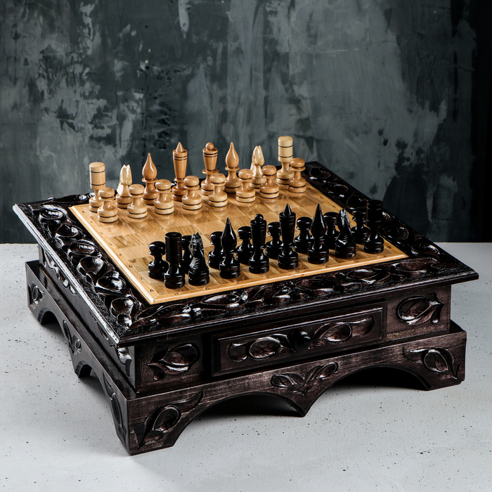 Шахматы деревянные, резные, с фигурками, лакированные, 47 х 52 х 20 см