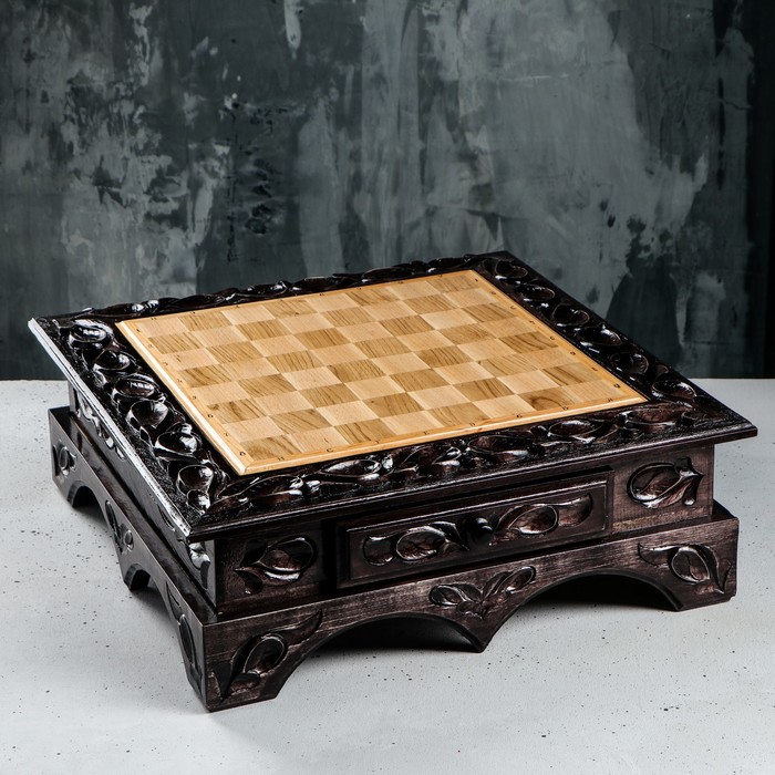 Шахматы деревянные, резные, с фигурками, лакированные, 47 х 52 х 20 см