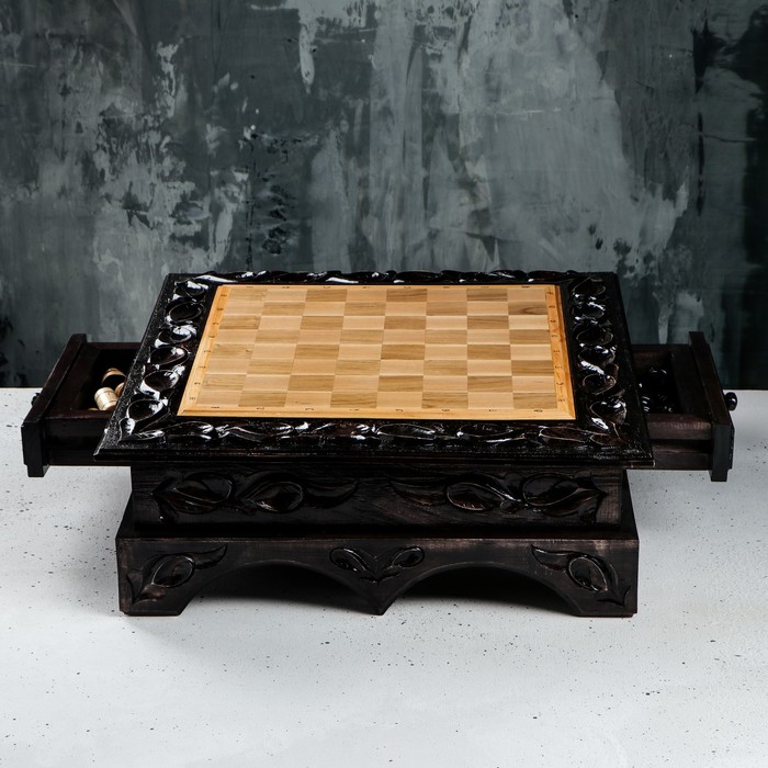 Шахматы деревянные, резные, с фигурками, лакированные, 47 х 52 х 20 см