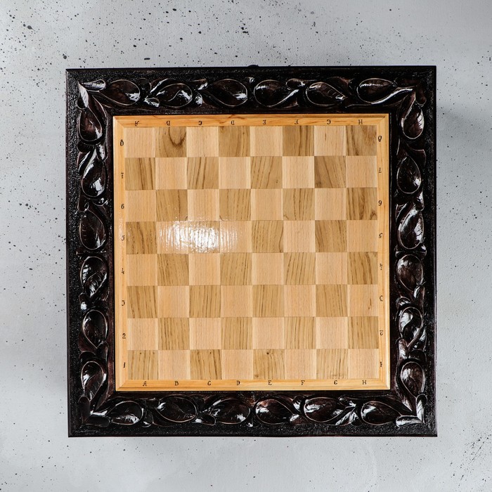 Шахматы деревянные, резные, с фигурками, лакированные, 47 х 52 х 20 см