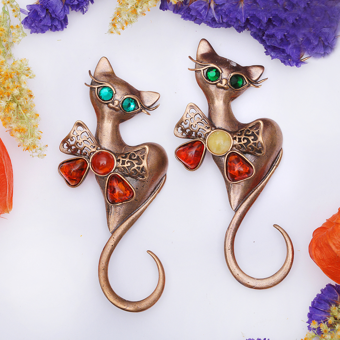 Брошь "Янтарь" кошка с бантом, цвет МИКС в бронзе