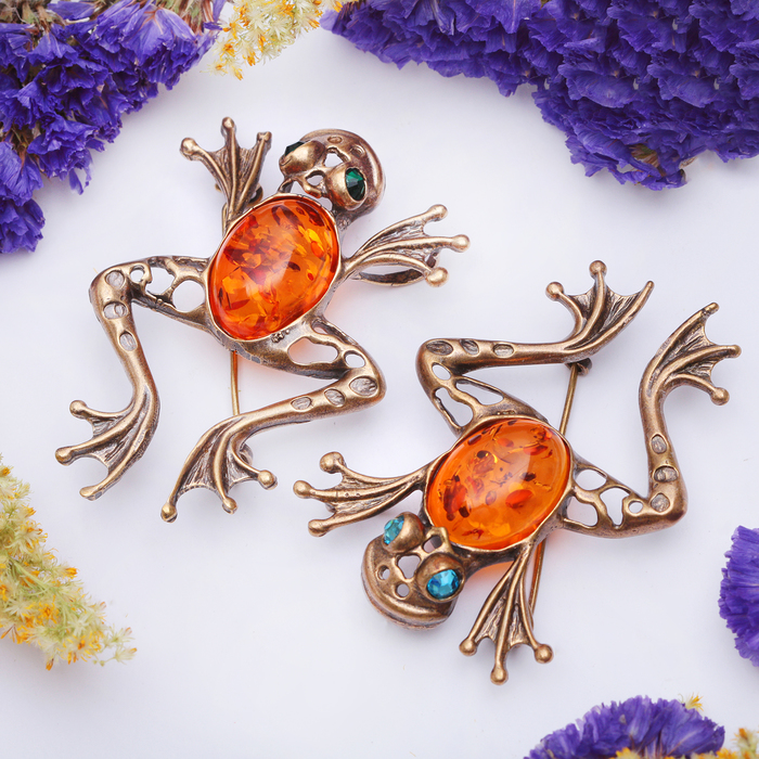 Брошь "Янтарь" лягушка, цвет коричневый в бронзе